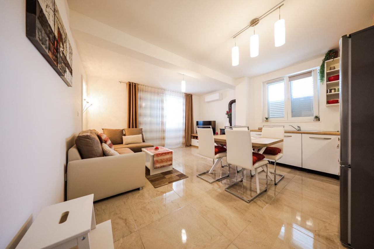 Apartmani Lelu Pridraga Dış mekan fotoğraf